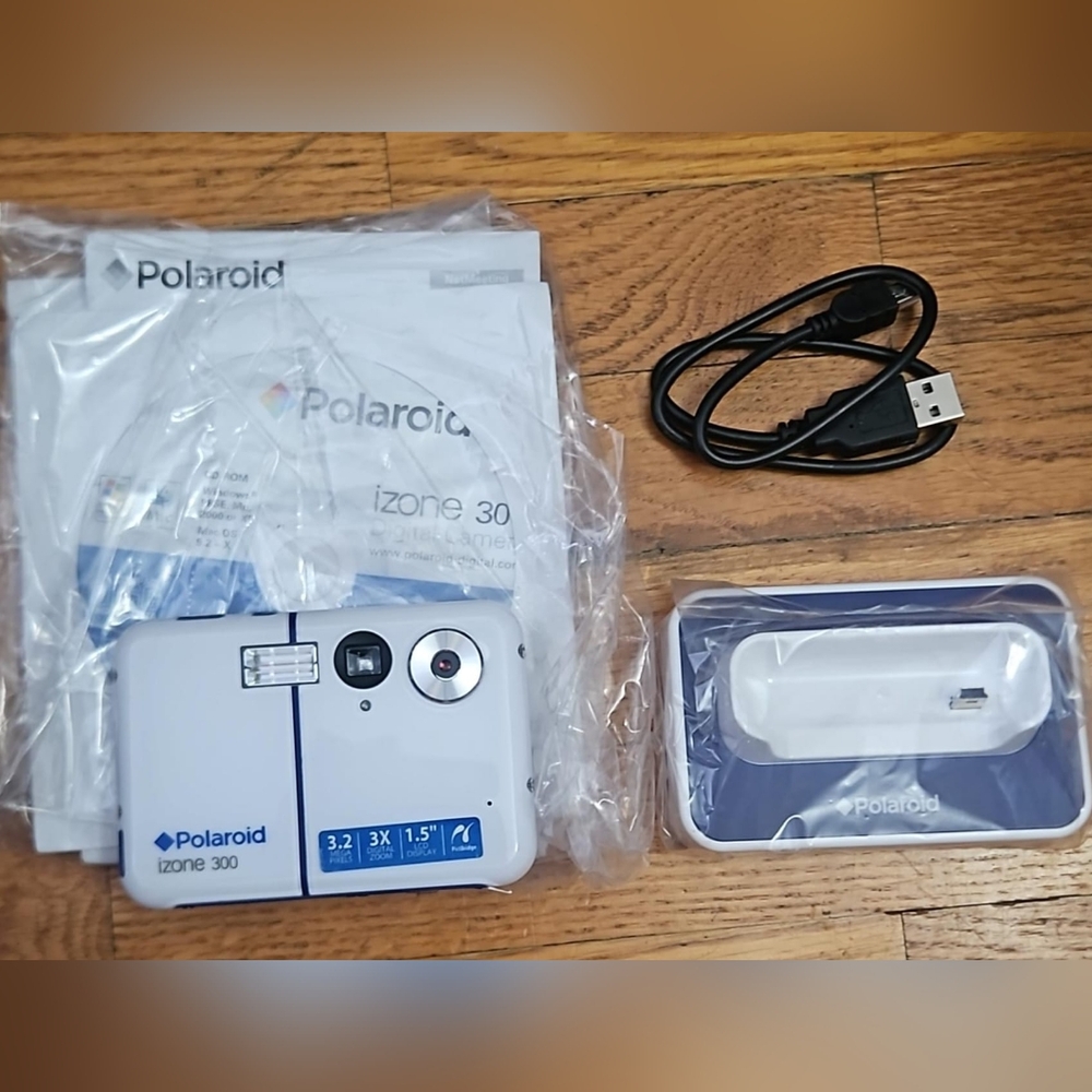 Polaroid izone 300 3.2 Megapixel Digital Camera (working)